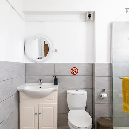 1-bed Flat, 5 Min Walk To Finikoudes Lárnaka