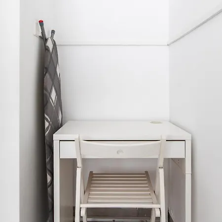 1-bed Flat, 5 Min Walk To Finikoudes * Lárnaka