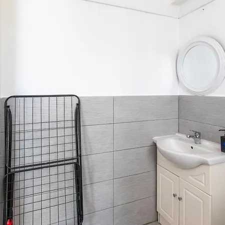 Apartman 1-bed Flat, 5 Min Walk To Finikoudes