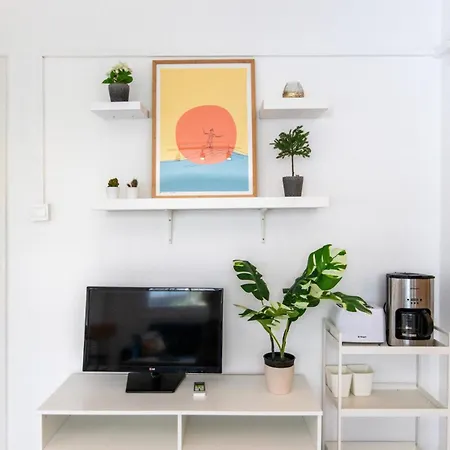 1-bed Flat, 5 Min Walk To Finikoudes Apartman