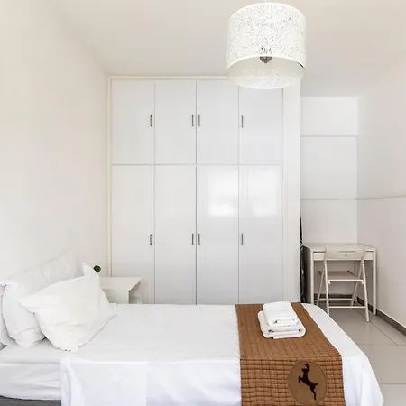 1-bed Flat, 5 Min Walk To Finikoudes Apartman