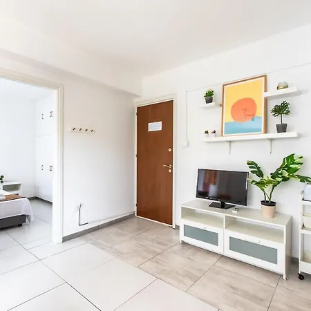 1-bed Flat, 5 Min Walk To Finikoudes Apartman