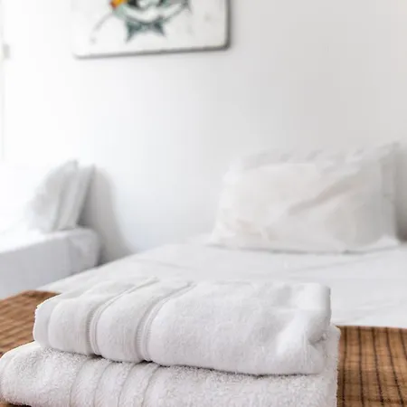 1-bed Flat, 5 Min Walk To Finikoudes *